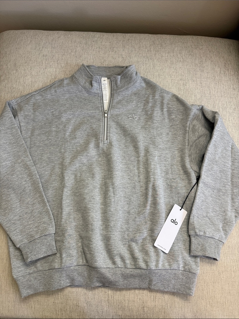 ALO Yoga Men’s Light Grey 1/4-Zip Accolade Pullover Unisex